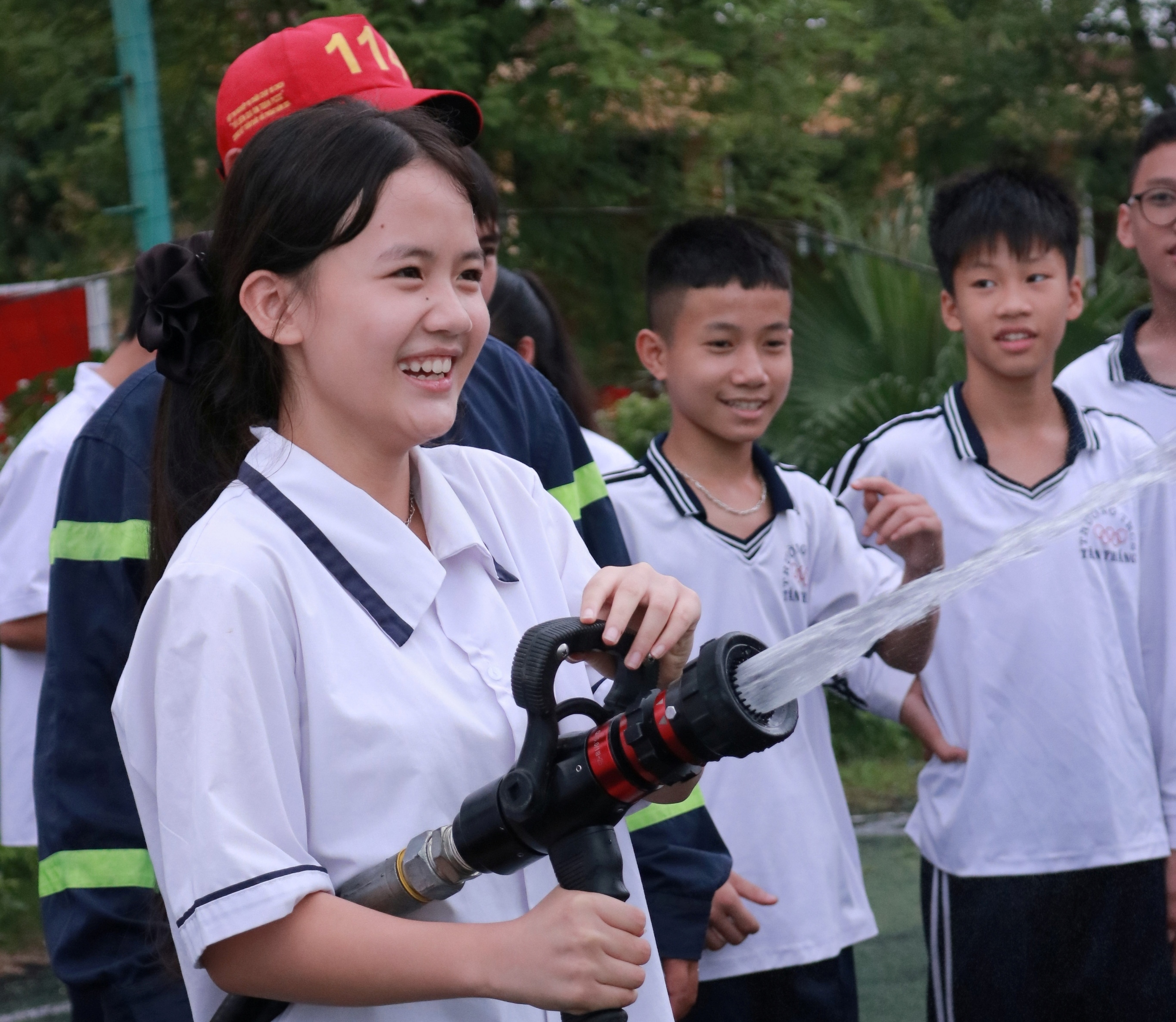 Đội Chữa cháy và cứu nạn cứu hộ khu vực 4 tổ chức trải nghiệm PCCC và CNCH cho người dân và học sinh